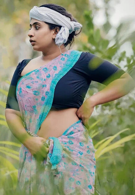 Very Hot Mallu boobs thigh wet show in blouse and bath very hot