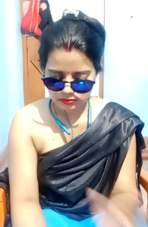 Pooja darling Sexy Boob Show