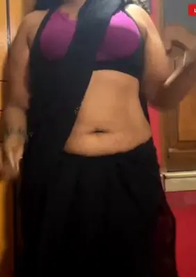 Moumita Das hot Busty navel show in saree