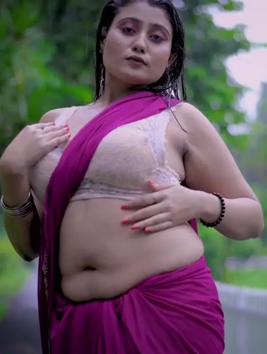 SOUMI IN RAIN BONG BEAUTY