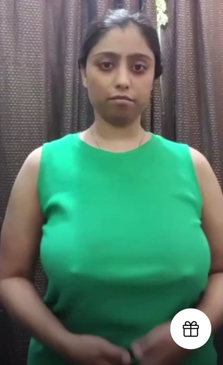 Bhabhi Show sexy Nipple