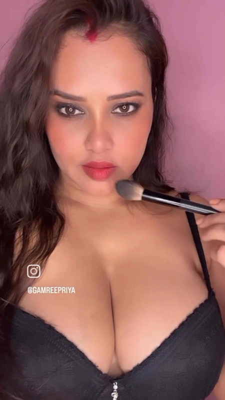Ullu actress Priya gamre hot makeup big boobs