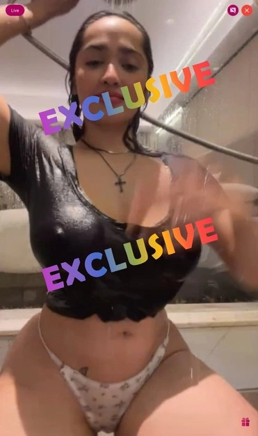 Aditi Mistry hot banana live