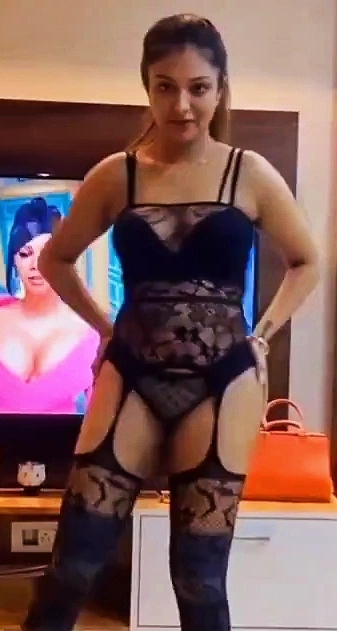 Beautiful Desi GF dancing and doggy fucking video