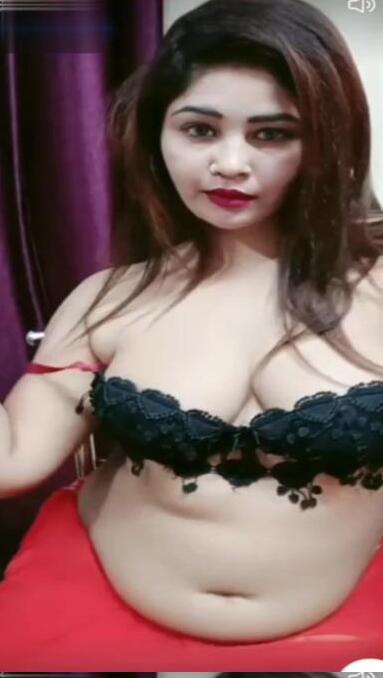 Insta Model Chingari Nip-Slips Dancing on Live