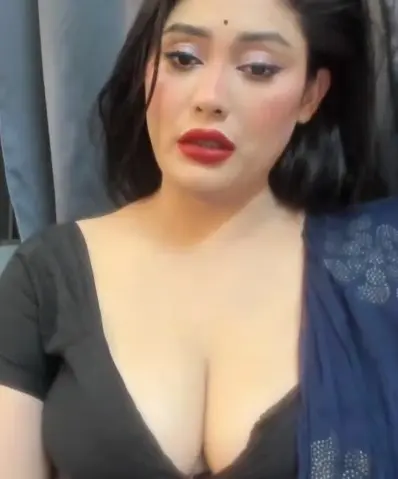 ANNA BEAUTIFUL HOT INDIAN BHABHI EROTIC EXPRESSION ON FACE