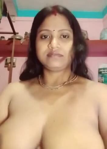 Sexy Bengali Boudi Showing Her Big Boobs and Pussy