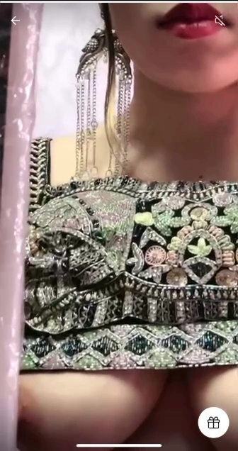 Insta Influencer Lea aka Tanisha Nude Showing Boobs