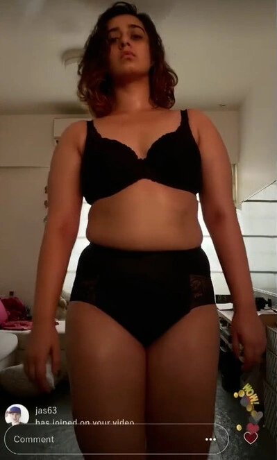 Mokshda Jailkhani sexy dance