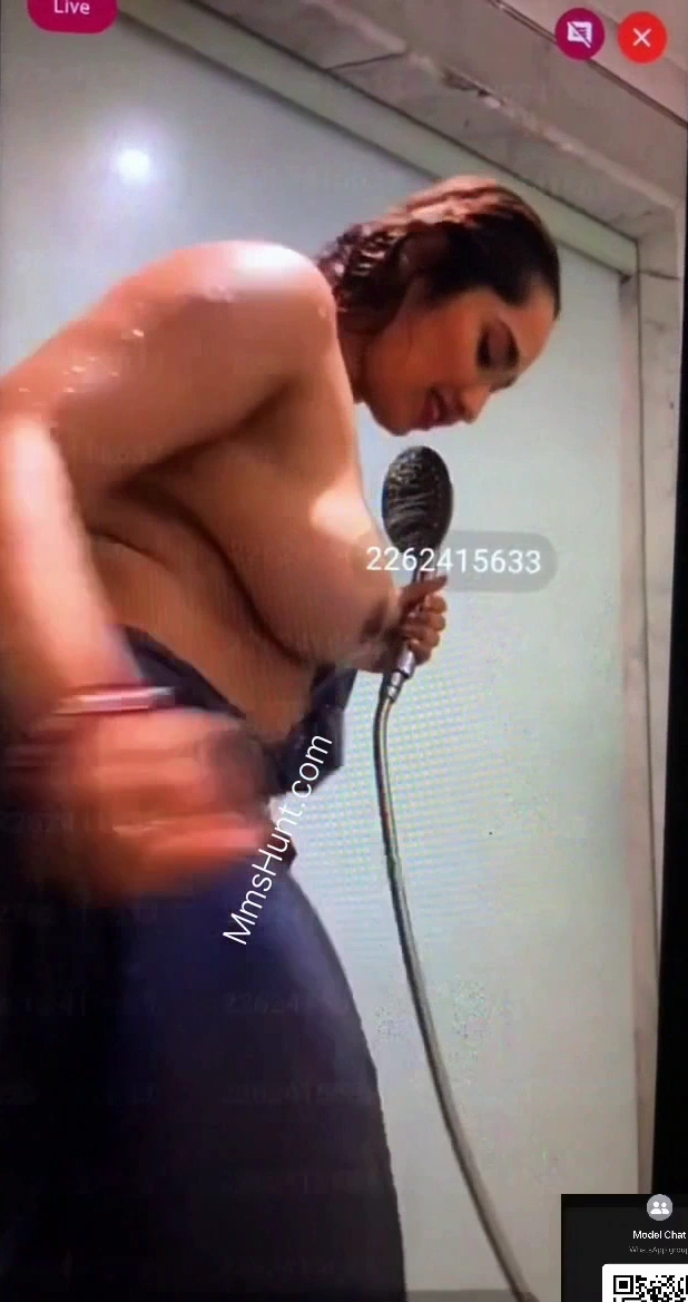 Aditi Mistry First Time Accedently Boobs Show on Live