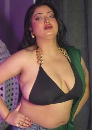 priti bhabhi huge cleavage hot navel show sensual photoshoot