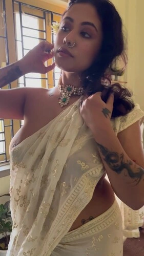 Yajna Seni Hottest Boob Show and Ass Cleft – Goddess Vibe HD