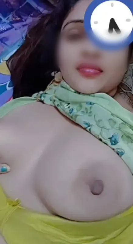 Mast maal topless on video call to boyfriend