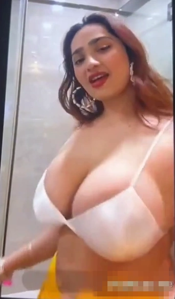 Aditi Unseen Yellow Saree Shower live Part 1