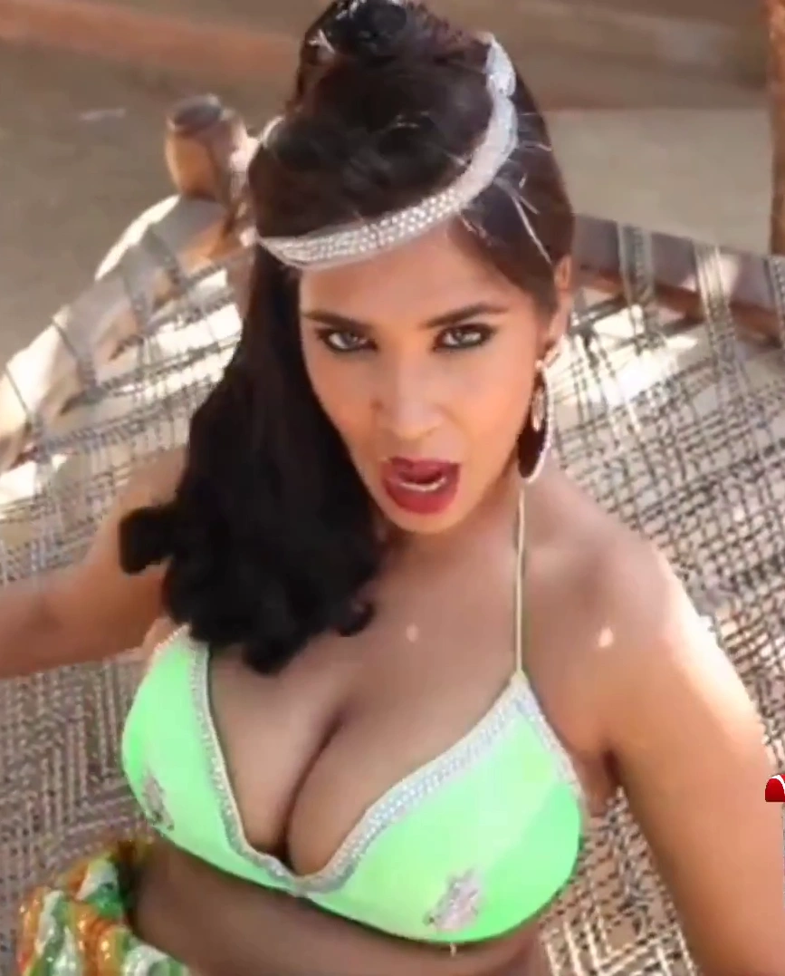 Saiyan Humka Dhire Dhara Bhojpuri Song
