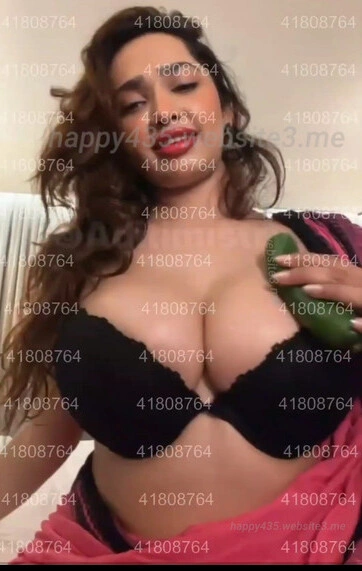 Aditi Mistry Show Her Cleavage Part 2