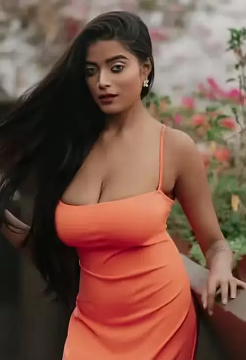 Komolini Majumdar Hot Instagram Model Presses Her Big Boobs